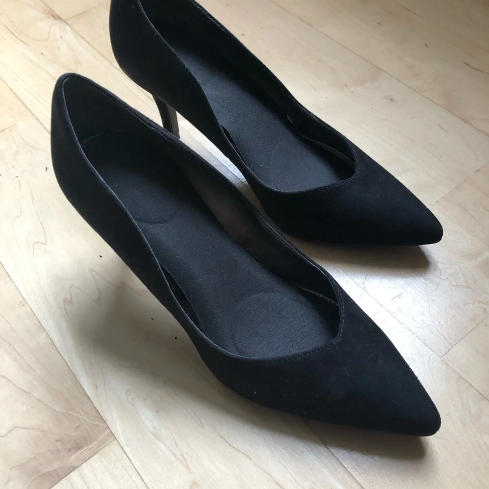 Kelly and Katie Black Pointed Toe Women's Pumps